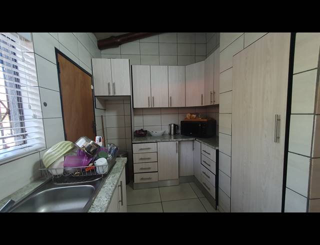 3 BEDROOM FREEHOLD FOR SALE IN BRACKENDOWNS